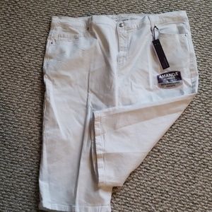 Gloria Vanderbilt Slimming Capris New tags 22W